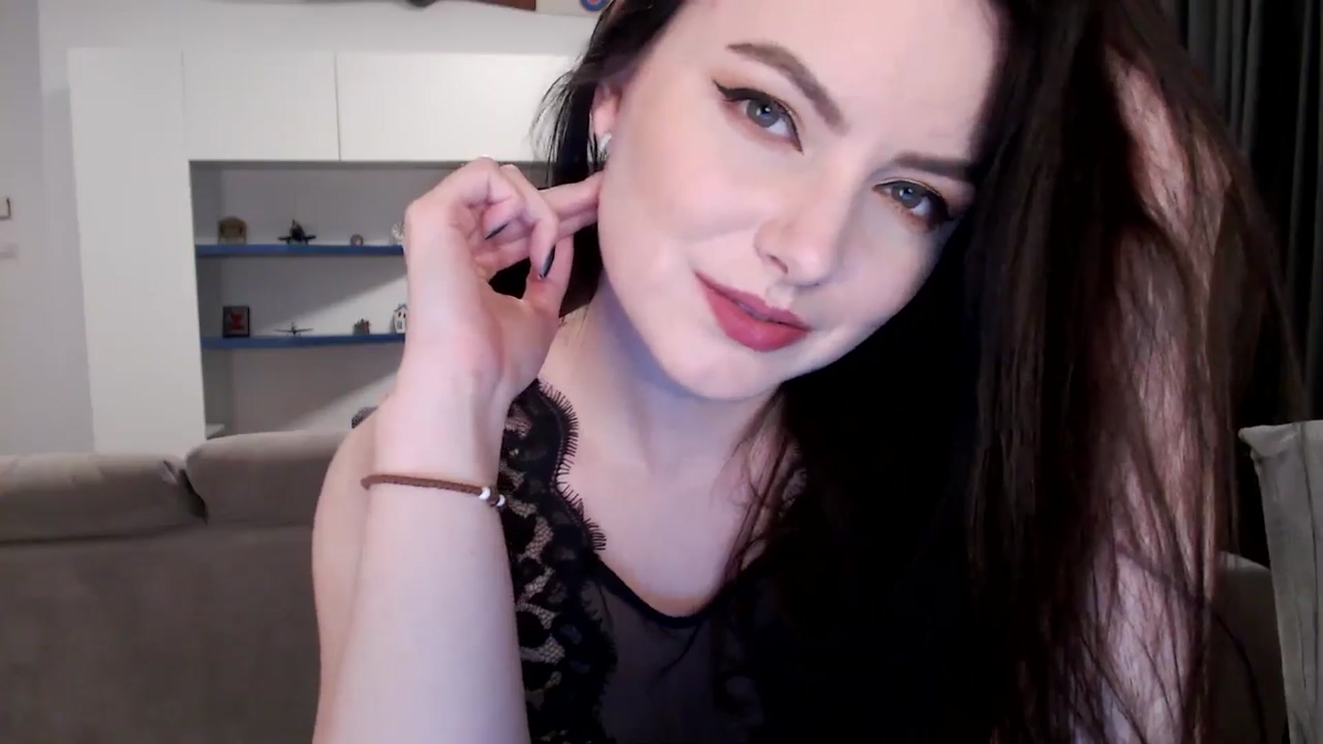 Gallery image thumbnail from Aryelle_'s myfreecams stream on, 12/19/2024, 24:27 image 3 of 20