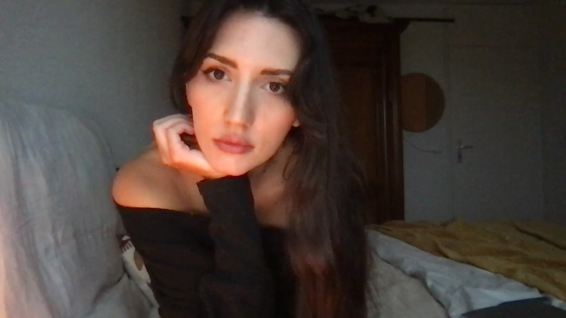 Gallery image thumbnail from AsYouWish's myfreecams stream on, 09/04/2025, 16:31 image 7 of 20