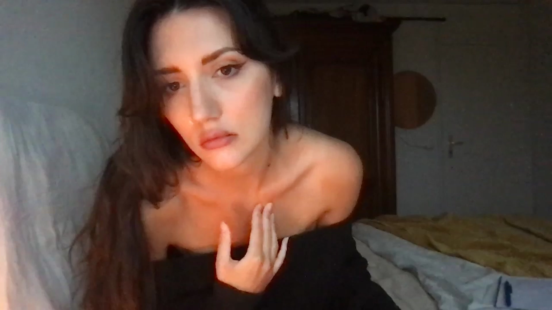 Gallery image thumbnail from AsYouWish's myfreecams stream on, 09/04/2025, 16:31 image 10 of 20