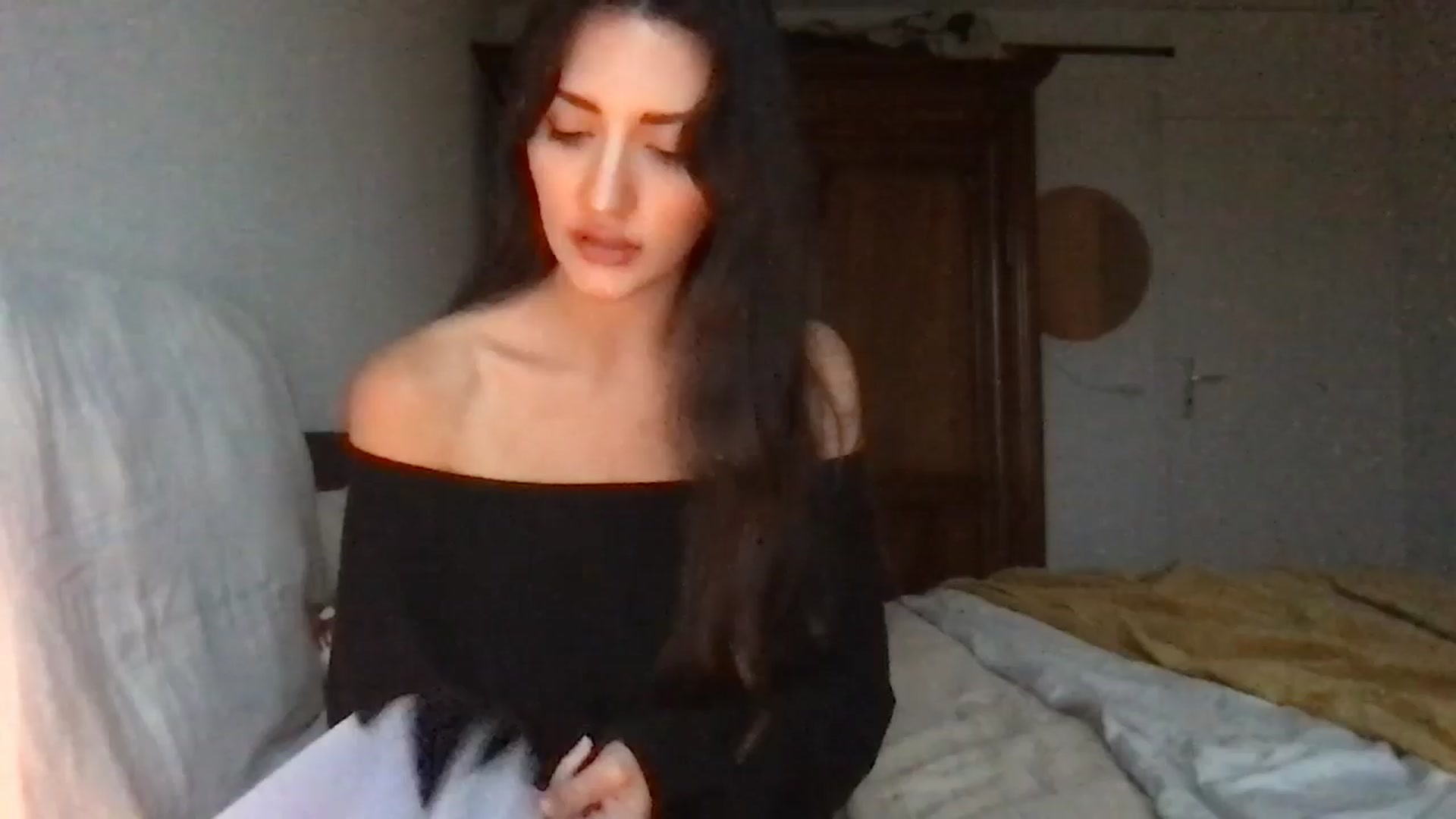 Gallery image thumbnail from AsYouWish's myfreecams stream on, 09/04/2025, 16:31 image 8 of 20