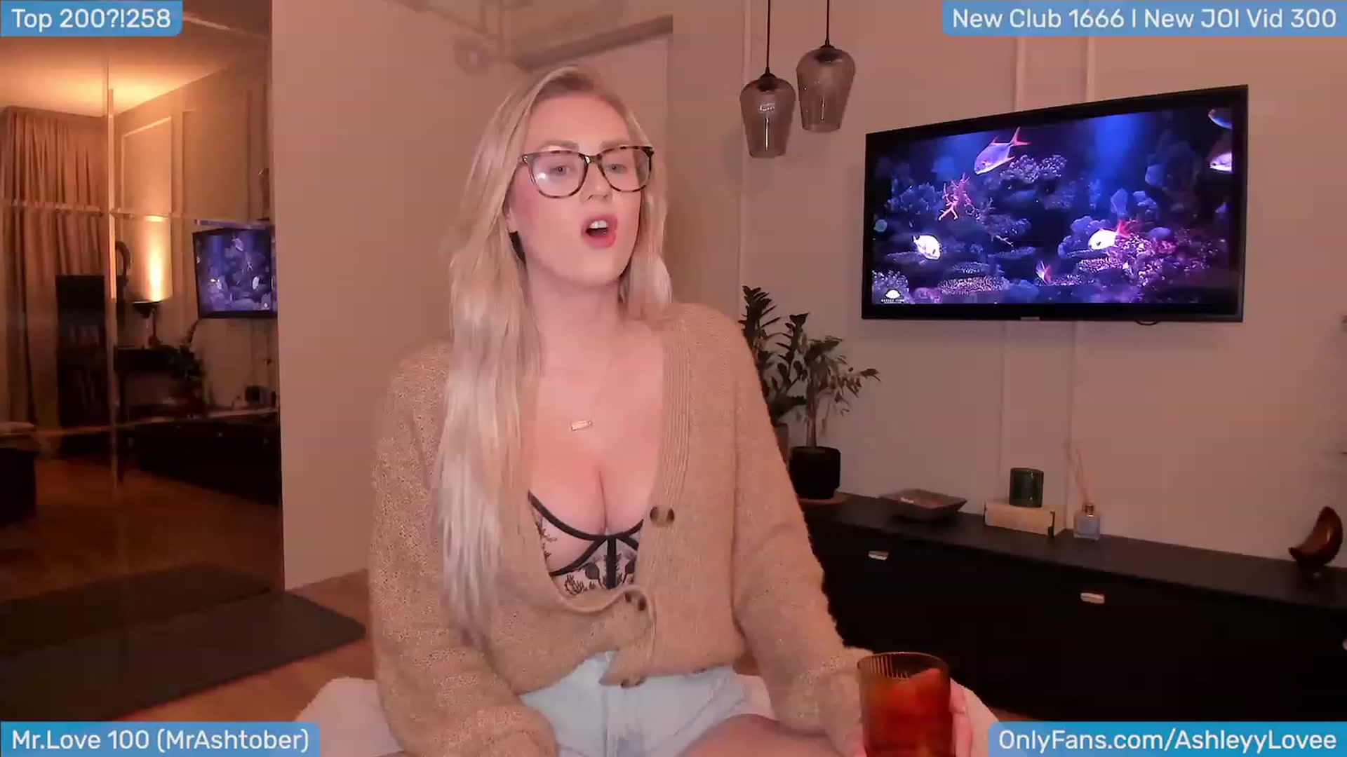 Gallery image thumbnail from AshLoveBday's myfreecams stream on, 01/19/2024, 19:29 image 4 of 20