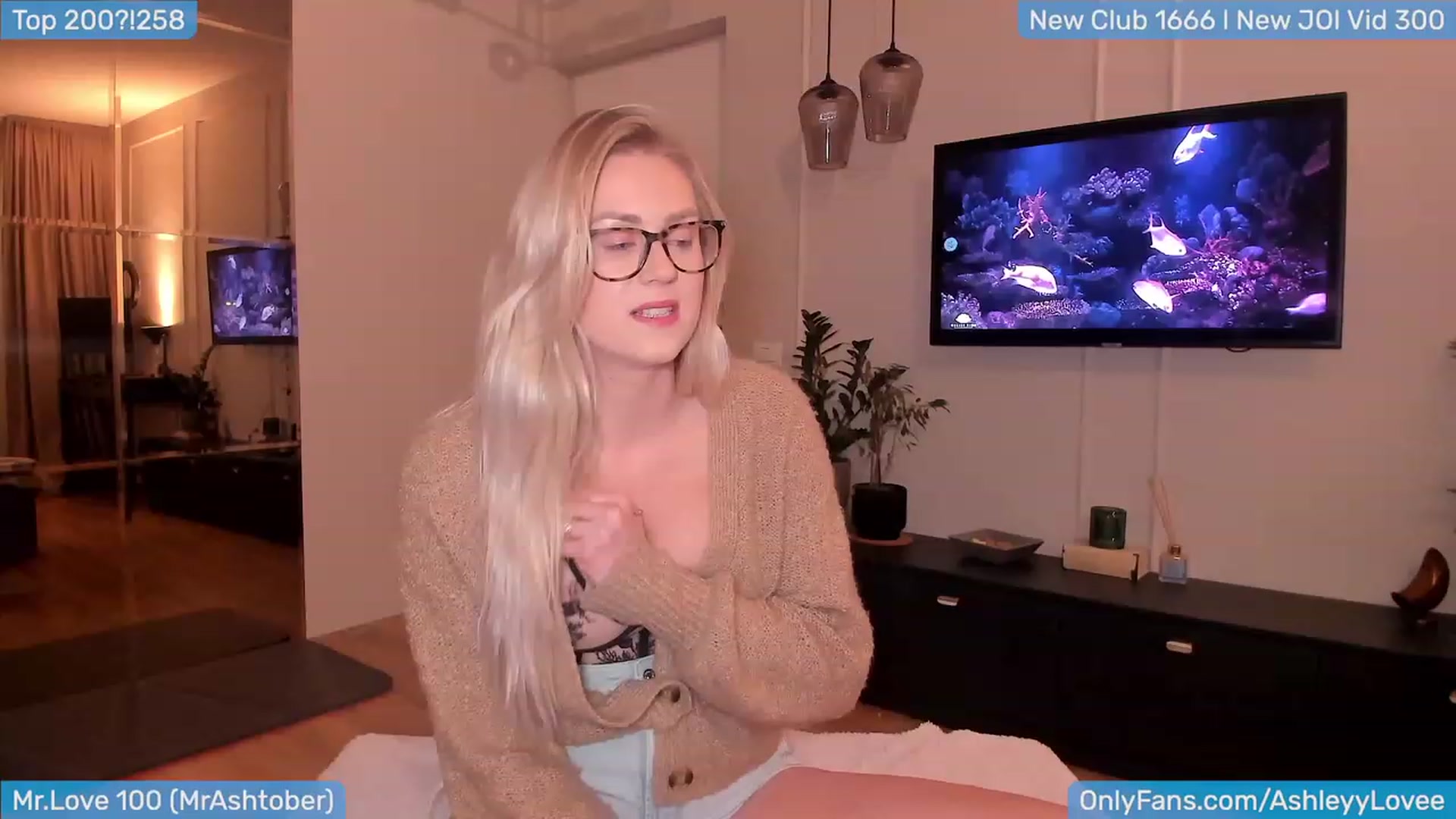 Gallery image thumbnail from AshLoveBday's myfreecams stream on, 01/19/2024, 19:29 image 9 of 20