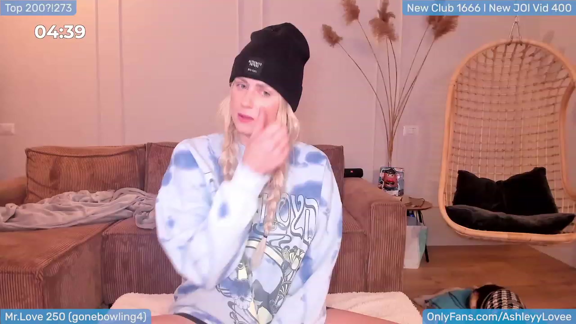 Gallery image thumbnail from AshLoveBday's myfreecams stream on, 01/20/2024, 21:31 image 15 of 20