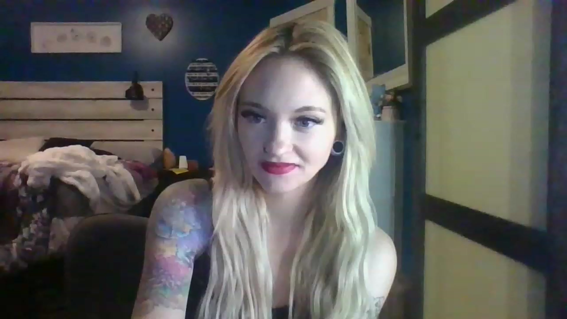 Gallery image thumbnail from AshSapphire's myfreecams stream on, 11/18/2022, 03:22 image 1 of 20