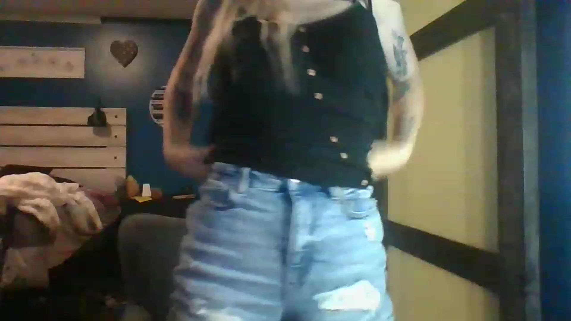 Gallery image thumbnail from AshSapphire's myfreecams stream on, 11/18/2022, 03:22 image 7 of 20