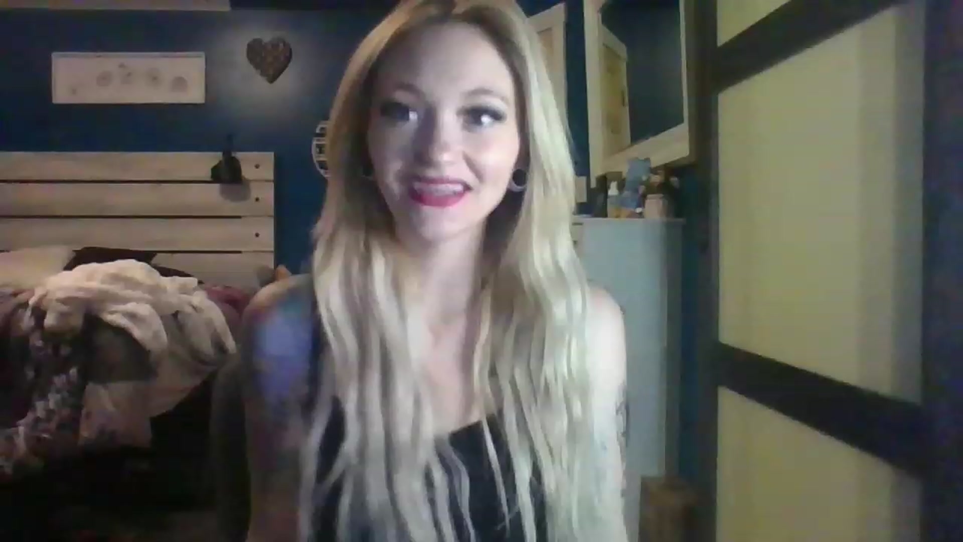Gallery image thumbnail from AshSapphire's myfreecams stream on, 11/18/2022, 03:22 image 2 of 20