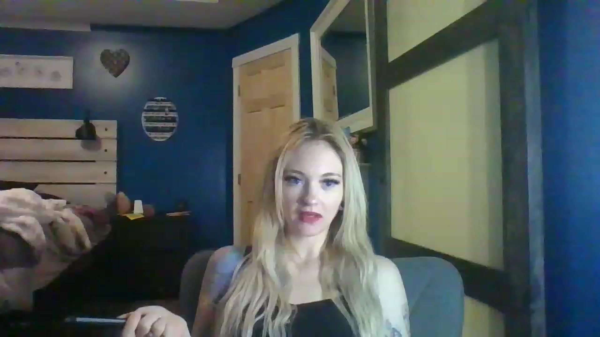 Gallery image thumbnail from AshSapphire's myfreecams stream on, 11/18/2022, 03:22 image 11 of 20