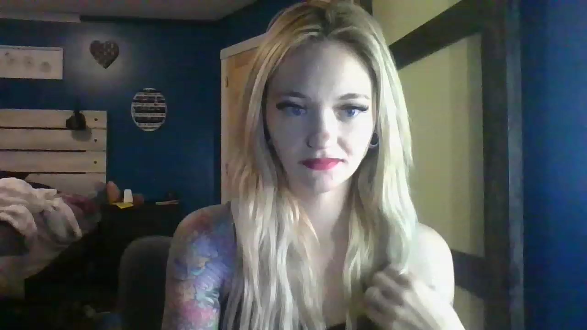 Gallery image thumbnail from AshSapphire's myfreecams stream on, 11/18/2022, 03:22 image 10 of 20