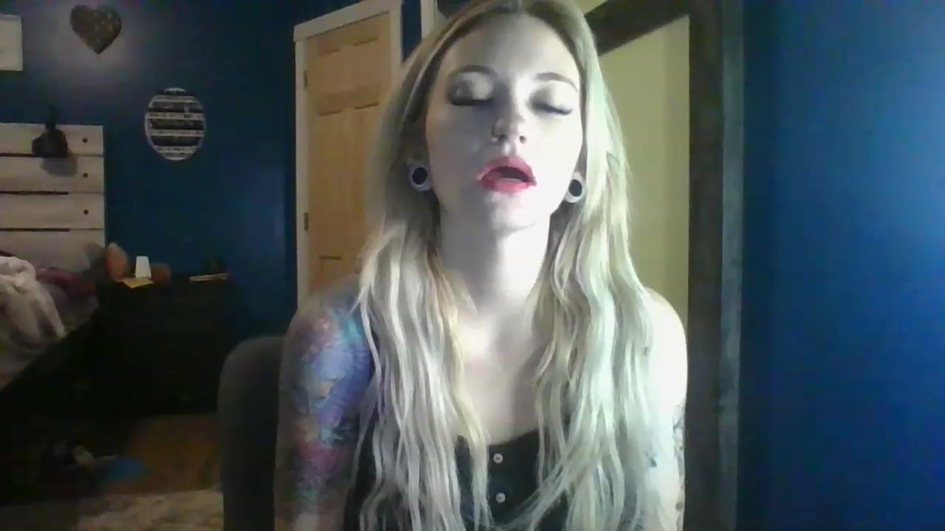 Gallery image thumbnail from AshSapphire's myfreecams stream on, 11/18/2022, 03:53 image 13 of 20