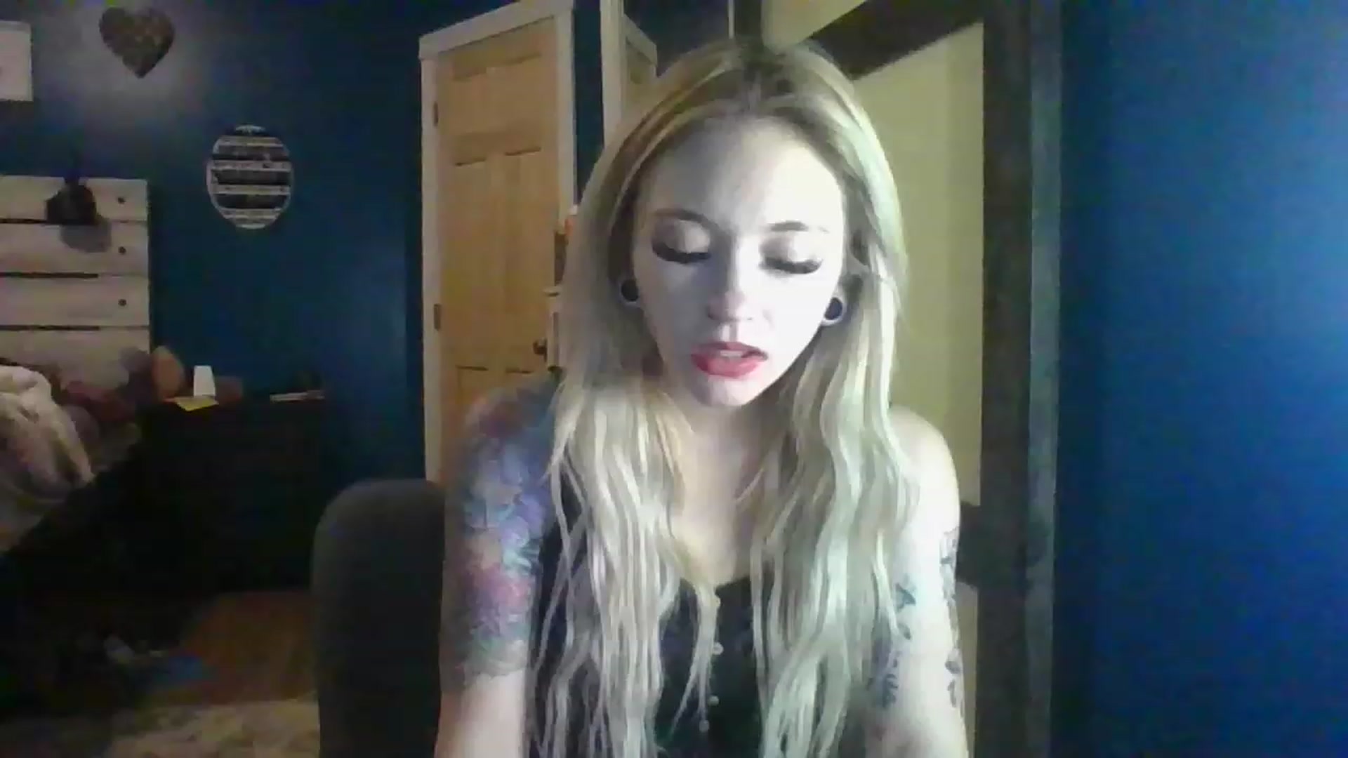 Gallery image thumbnail from AshSapphire's myfreecams stream on, 11/18/2022, 03:53 image 16 of 20