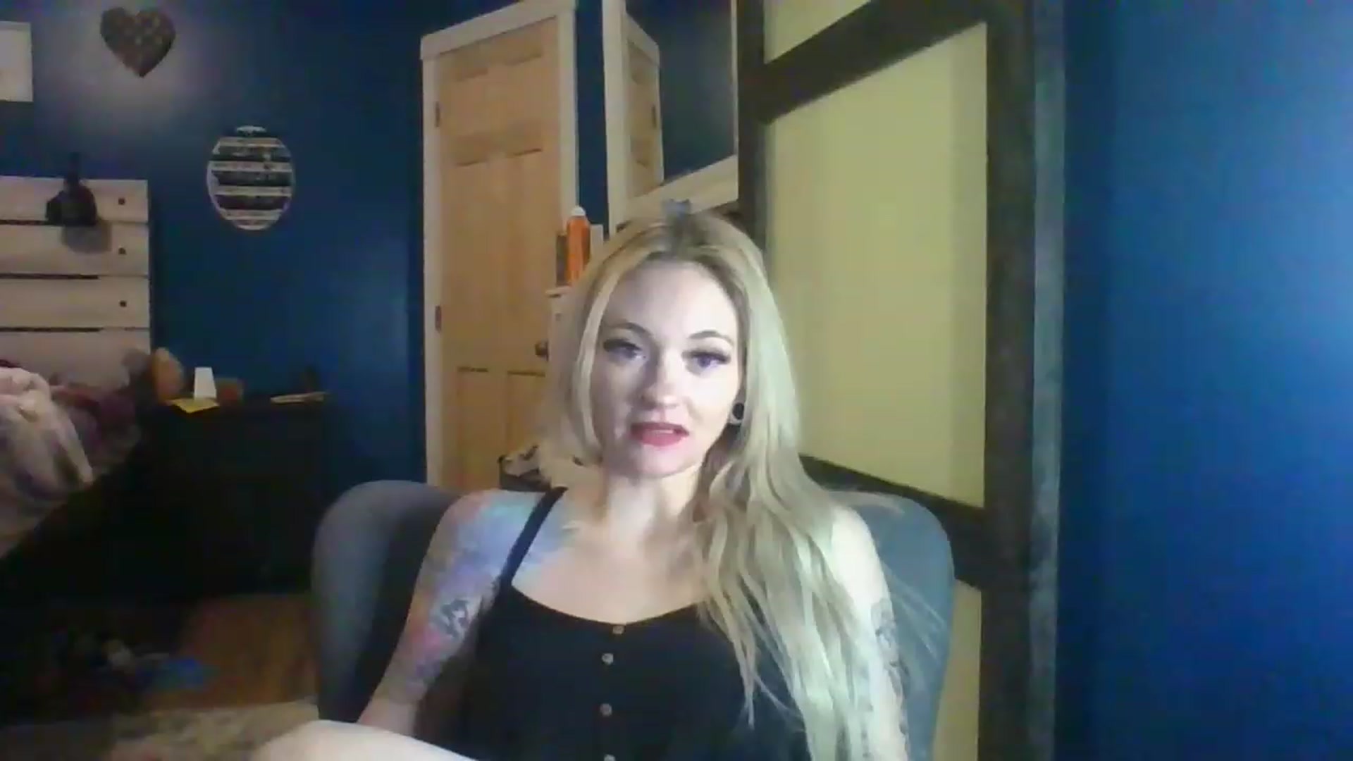 Gallery image thumbnail from AshSapphire's myfreecams stream on, 11/18/2022, 03:53 image 3 of 20