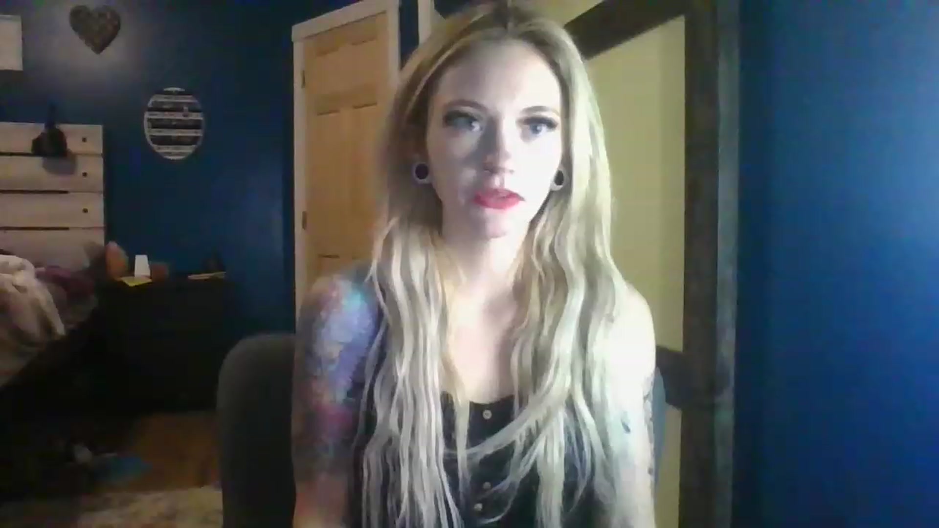 Gallery image thumbnail from AshSapphire's myfreecams stream on, 11/18/2022, 03:53 image 8 of 20