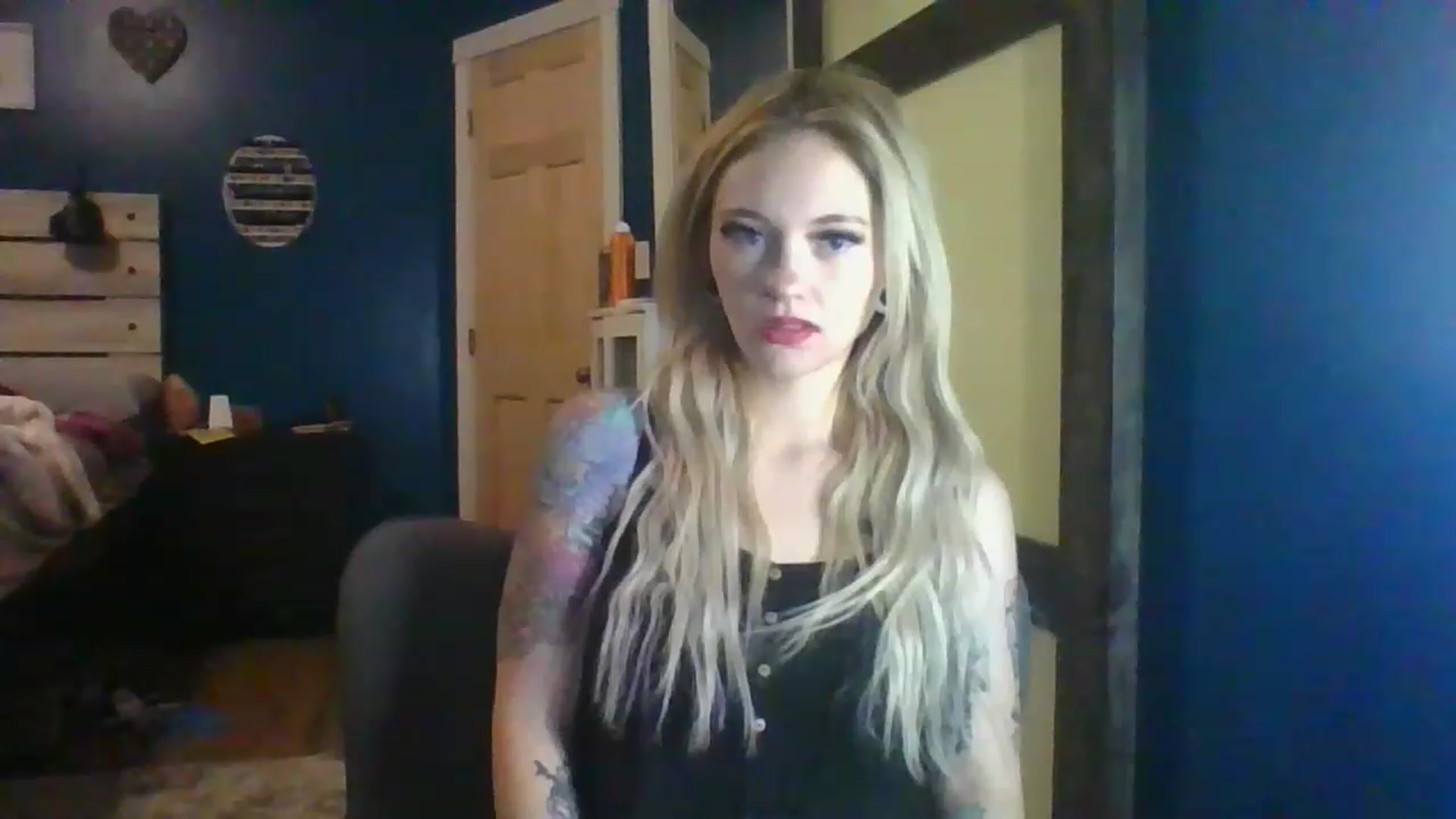 Gallery image thumbnail from AshSapphire's myfreecams stream on, 11/18/2022, 03:53 image 12 of 20