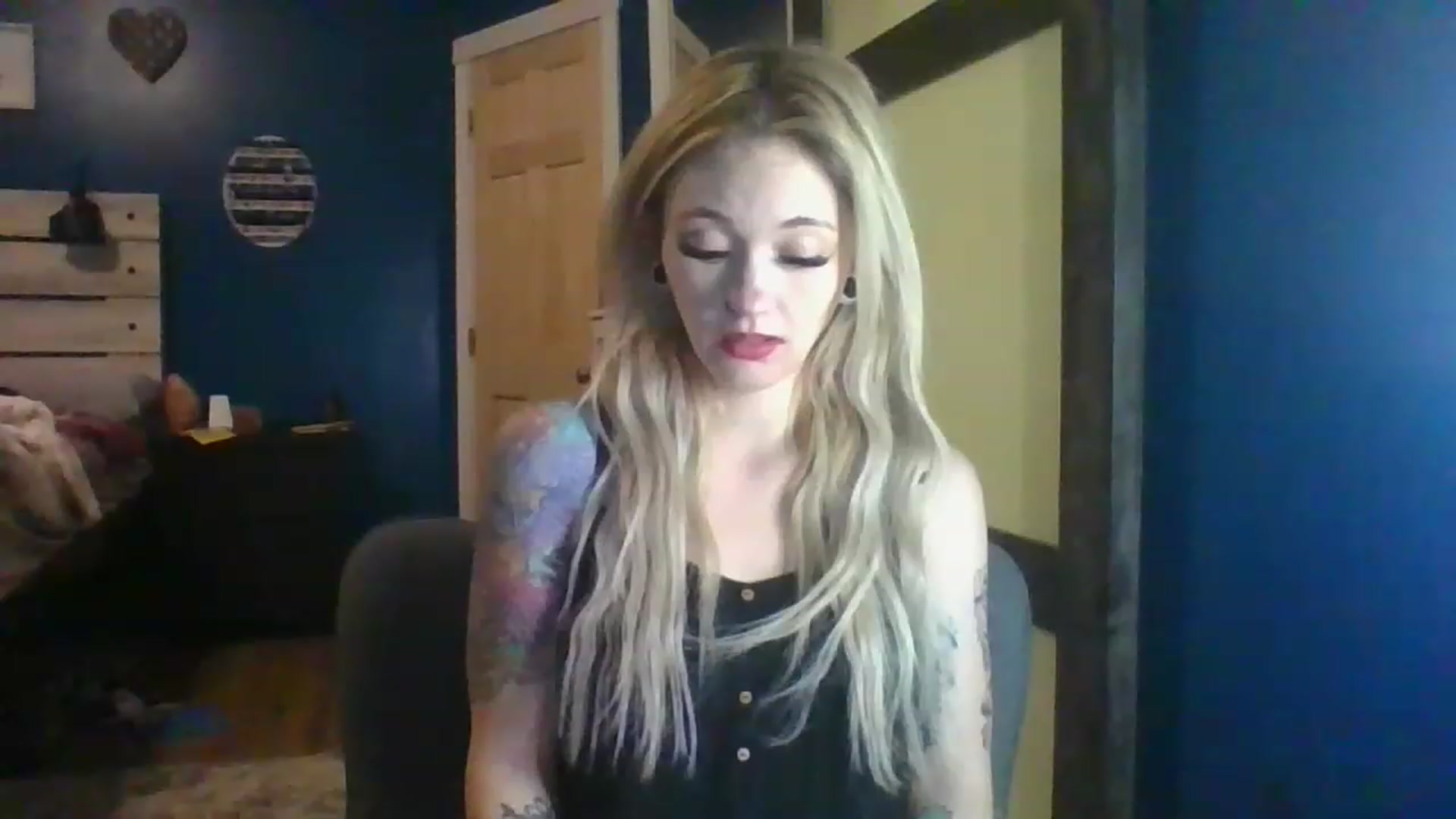 Gallery image thumbnail from AshSapphire's myfreecams stream on, 11/18/2022, 03:53 image 9 of 20