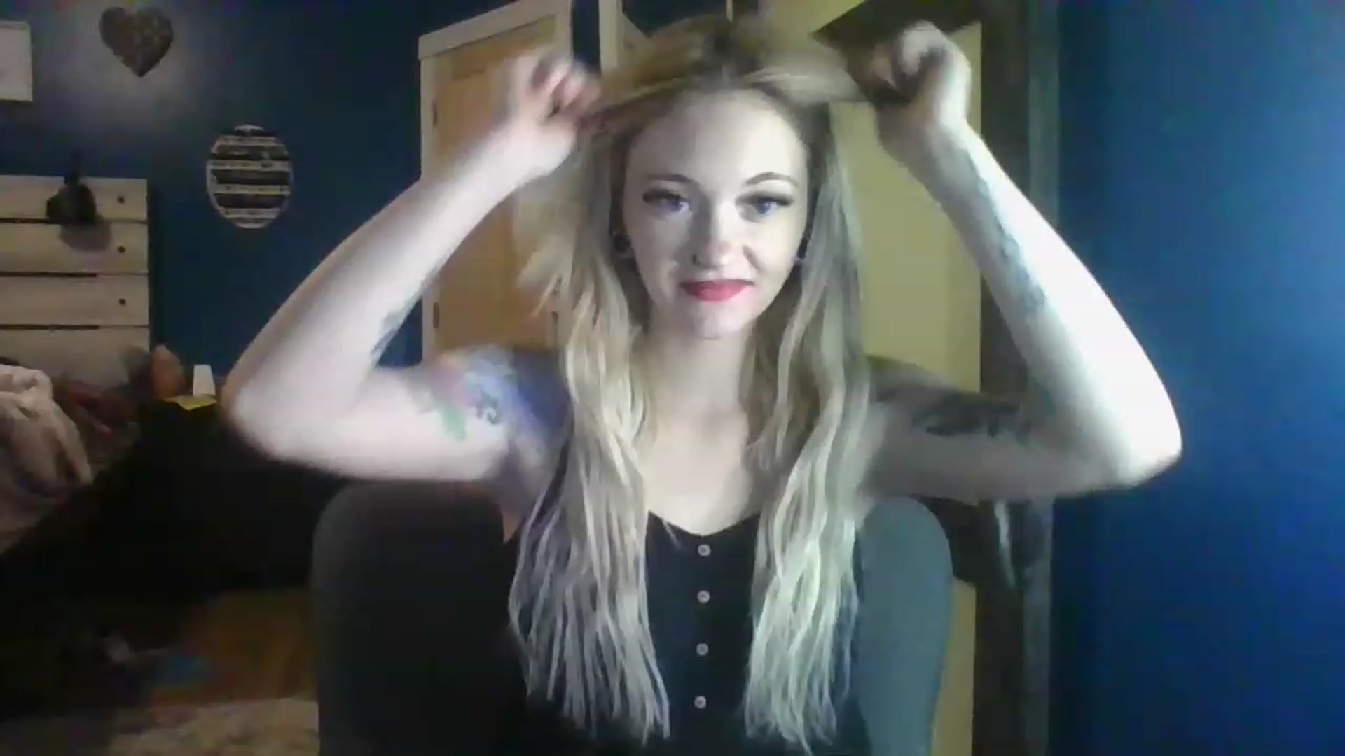 Gallery image thumbnail from AshSapphire's myfreecams stream on, 11/18/2022, 03:53 image 17 of 20
