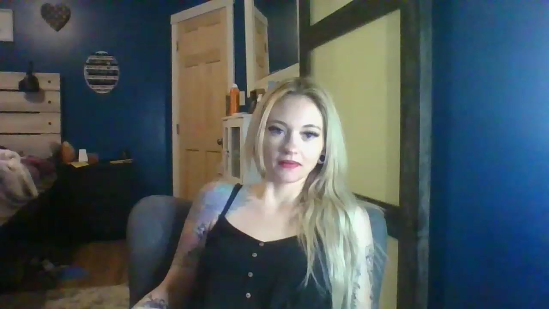 Gallery image thumbnail from AshSapphire's myfreecams stream on, 11/18/2022, 03:53 image 2 of 20