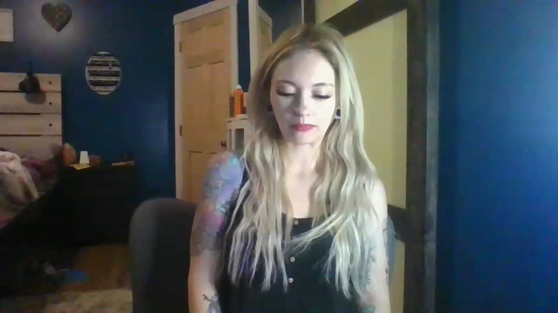 Gallery image thumbnail from AshSapphire's myfreecams stream on, 11/18/2022, 03:53 image 11 of 20