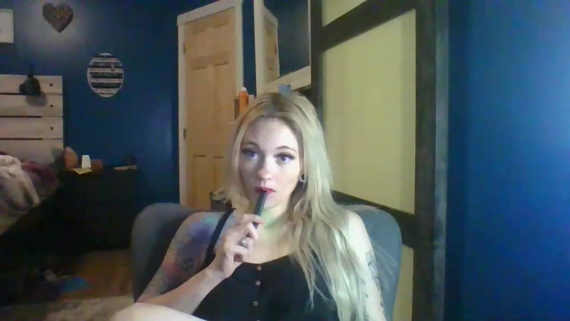 Gallery image thumbnail from AshSapphire's myfreecams stream on, 11/18/2022, 03:53 image 4 of 20