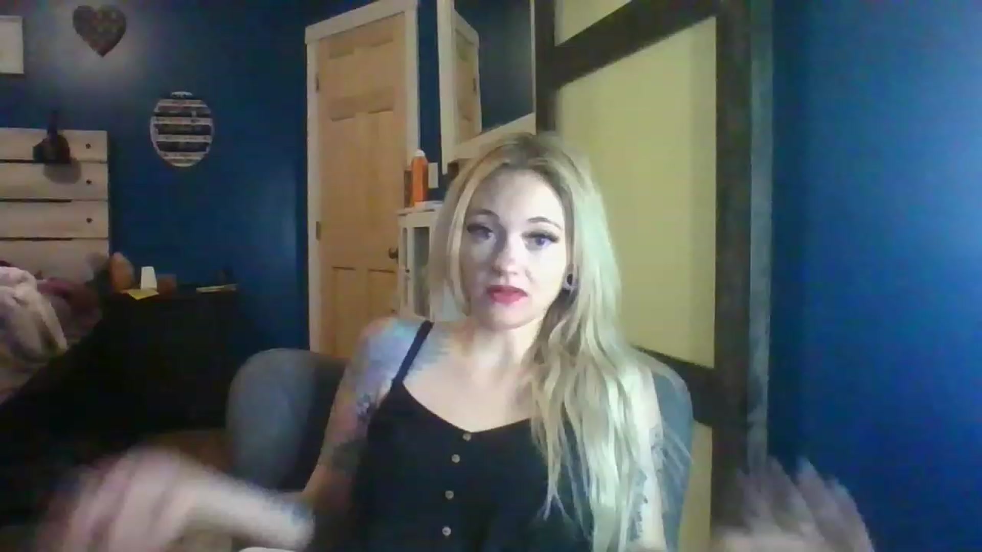Gallery image thumbnail from AshSapphire's myfreecams stream on, 11/18/2022, 03:53 image 1 of 20