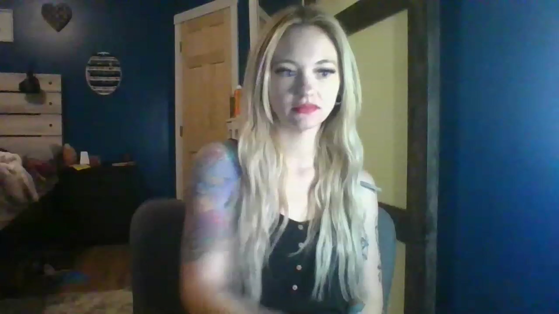 Gallery image thumbnail from AshSapphire's myfreecams stream on, 11/18/2022, 03:53 image 19 of 20