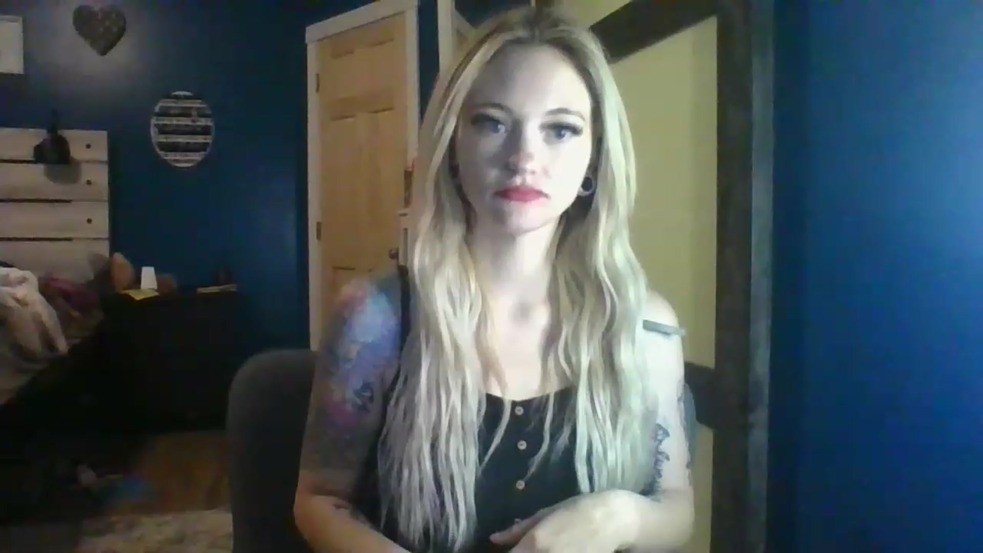 Gallery image thumbnail from AshSapphire's myfreecams stream on, 11/18/2022, 03:53 image 18 of 20