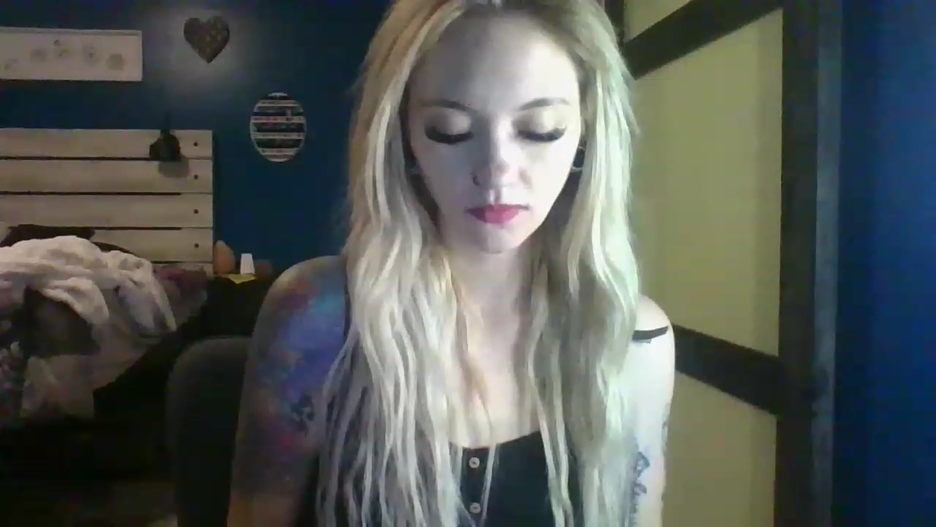 Gallery image thumbnail from AshSapphire's myfreecams stream on, 11/18/2022, 04:35 image 7 of 20