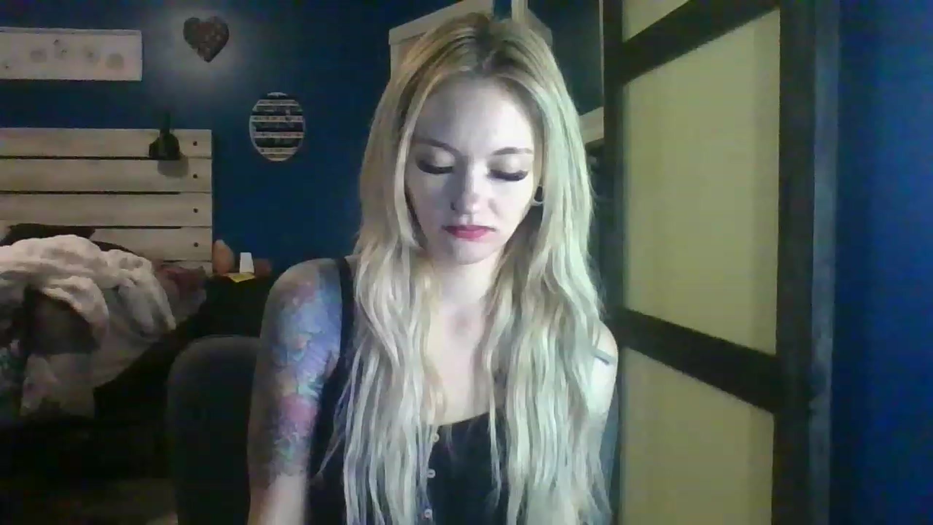 Gallery image thumbnail from AshSapphire's myfreecams stream on, 11/18/2022, 04:35 image 1 of 20