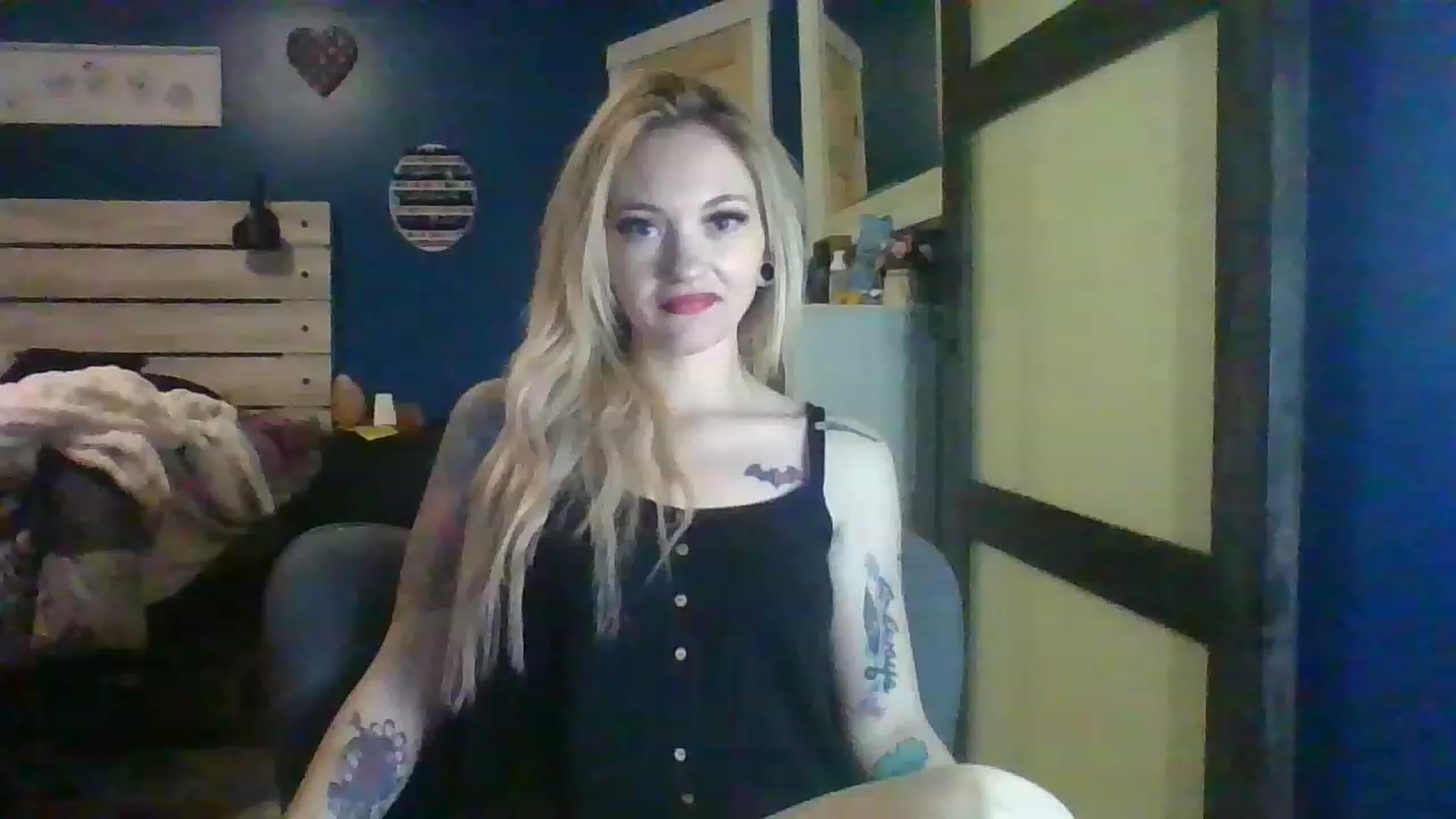 Gallery image thumbnail from AshSapphire's myfreecams stream on, 11/18/2022, 04:35 image 17 of 20