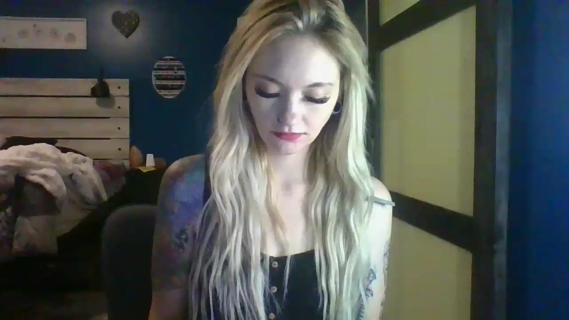 Gallery image thumbnail from AshSapphire's myfreecams stream on, 11/18/2022, 04:35 image 9 of 20