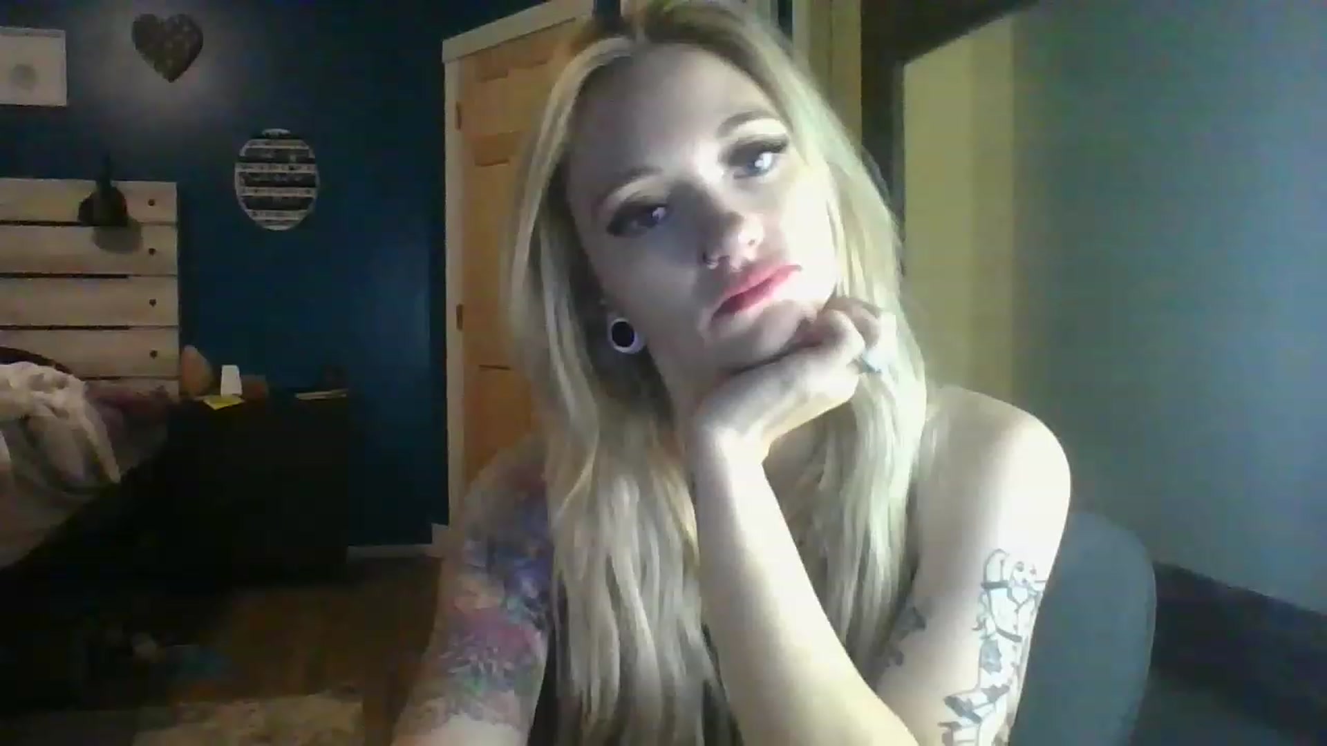 Gallery image thumbnail from AshSapphire's myfreecams stream on, 11/18/2022, 08:01 image 15 of 20