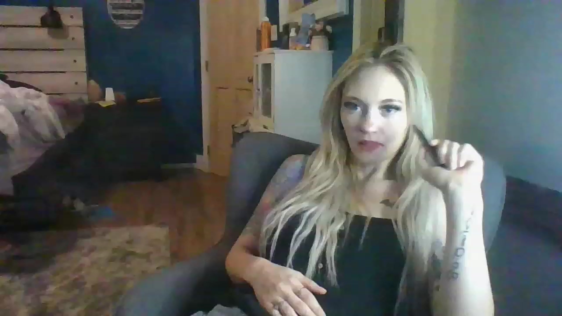 Gallery image thumbnail from AshSapphire's myfreecams stream on, 11/18/2022, 08:01 image 4 of 20