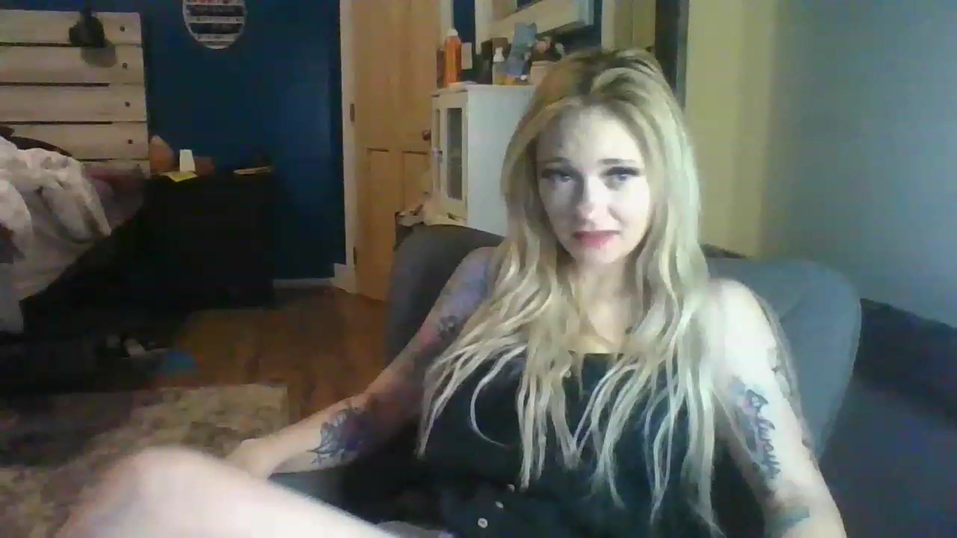 Gallery image thumbnail from AshSapphire's myfreecams stream on, 11/18/2022, 08:01 image 11 of 20