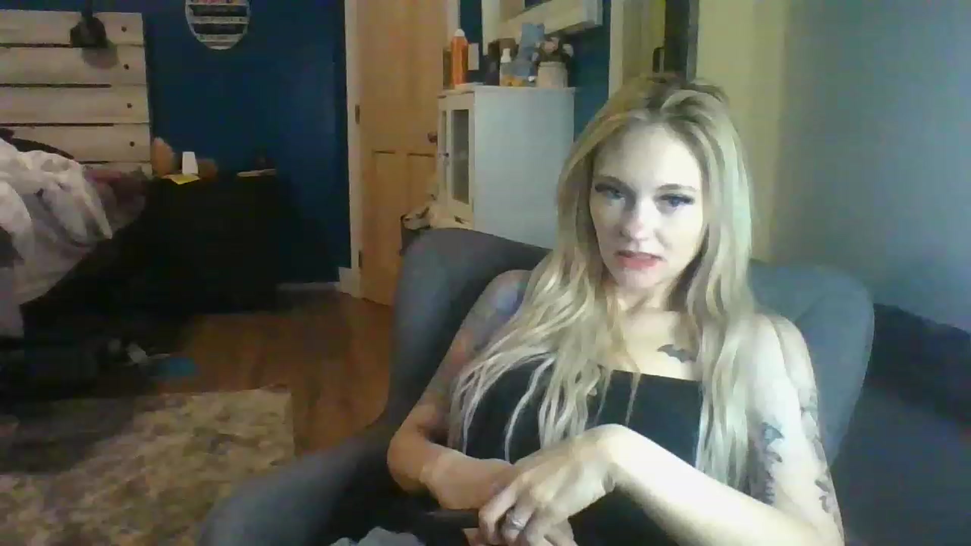 Gallery image thumbnail from AshSapphire's myfreecams stream on, 11/18/2022, 08:01 image 6 of 20
