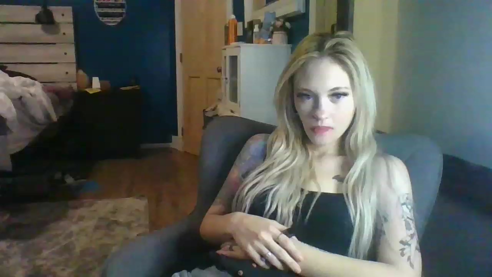 Gallery image thumbnail from AshSapphire's myfreecams stream on, 11/18/2022, 08:01 image 3 of 20