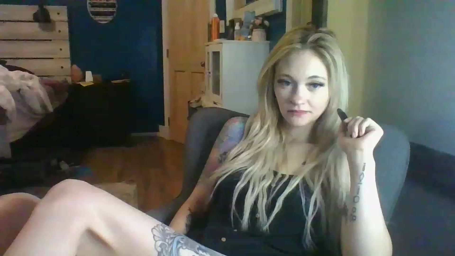 Gallery image thumbnail from AshSapphire's myfreecams stream on, 11/18/2022, 08:01 image 2 of 20