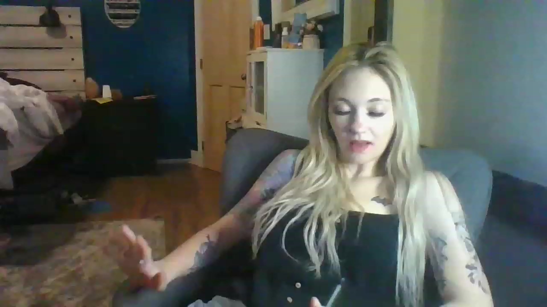 Gallery image thumbnail from AshSapphire's myfreecams stream on, 11/18/2022, 08:01 image 9 of 20