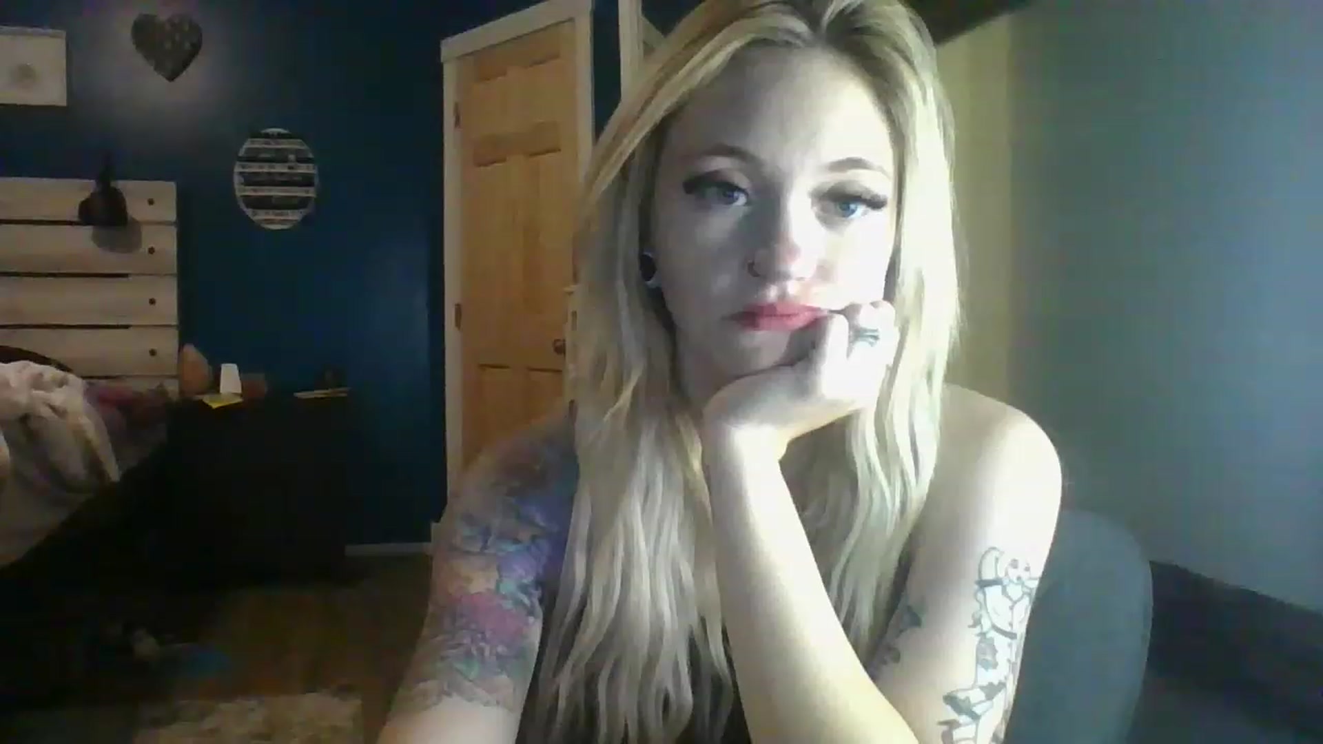 Gallery image thumbnail from AshSapphire's myfreecams stream on, 11/18/2022, 08:01 image 14 of 20