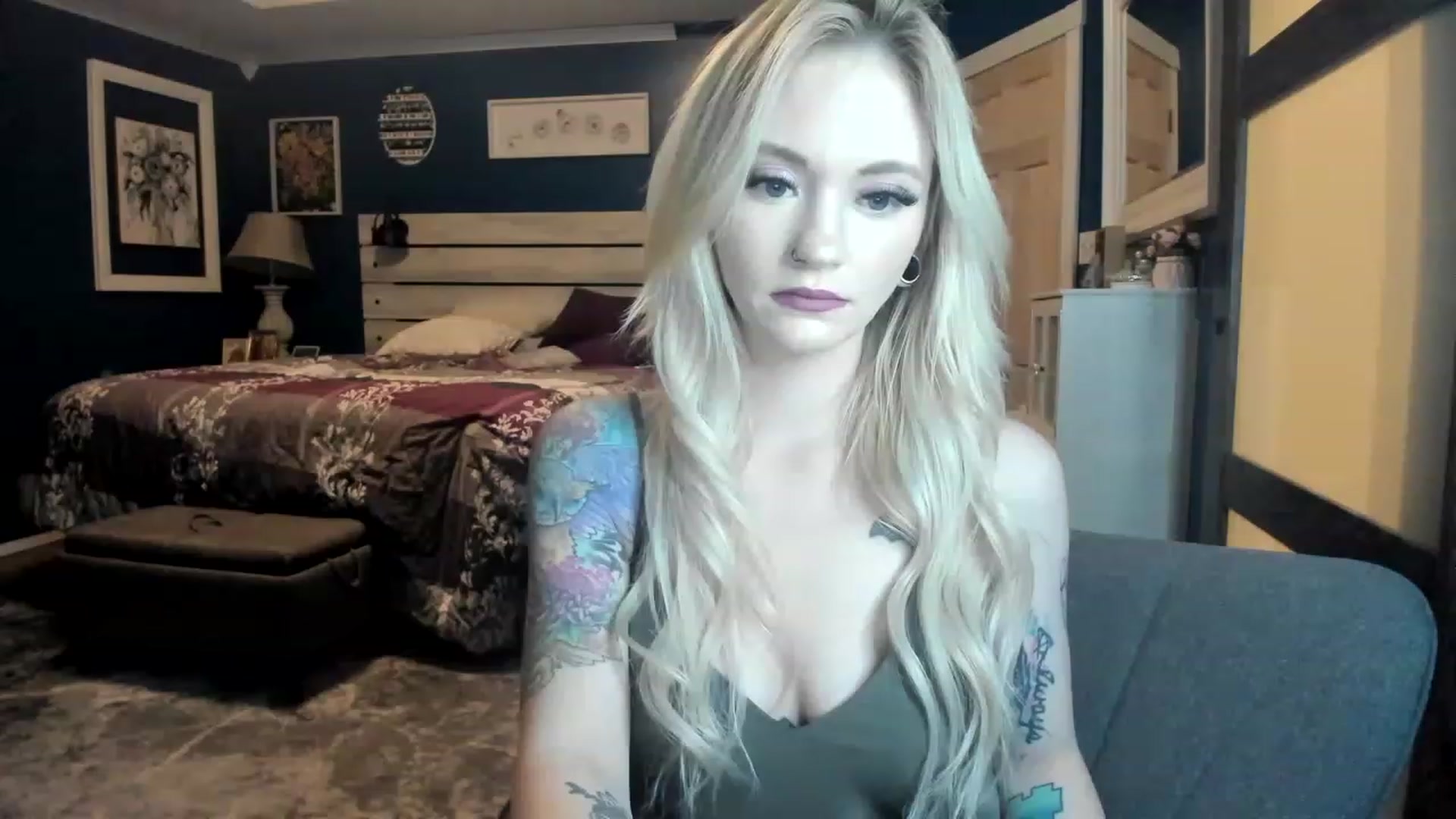 Gallery image thumbnail from AshSapphire's myfreecams stream on, 11/19/2022, 06:16 image 2 of 20