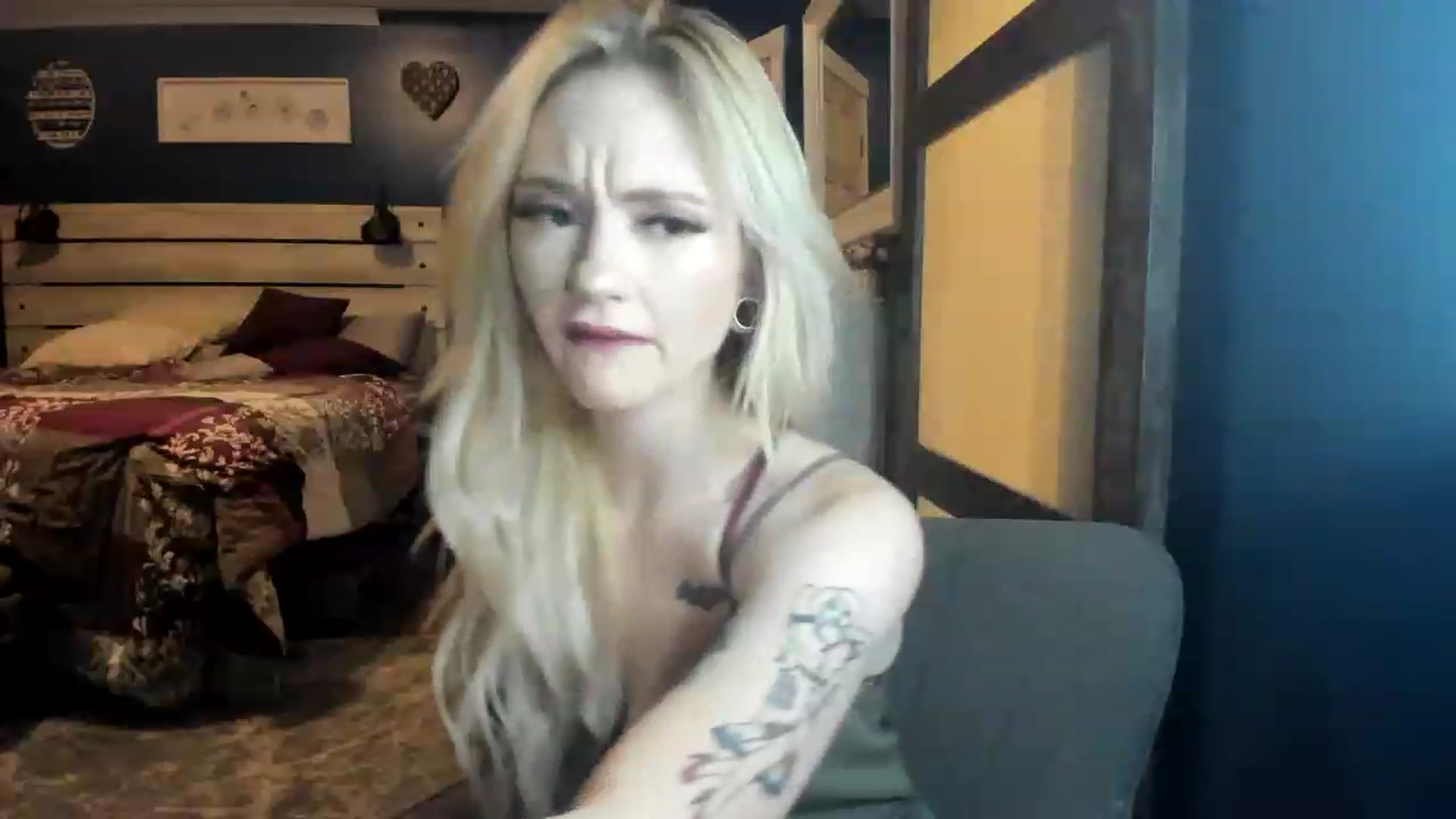 Gallery image thumbnail from AshSapphire's myfreecams stream on, 11/19/2022, 06:16 image 20 of 20