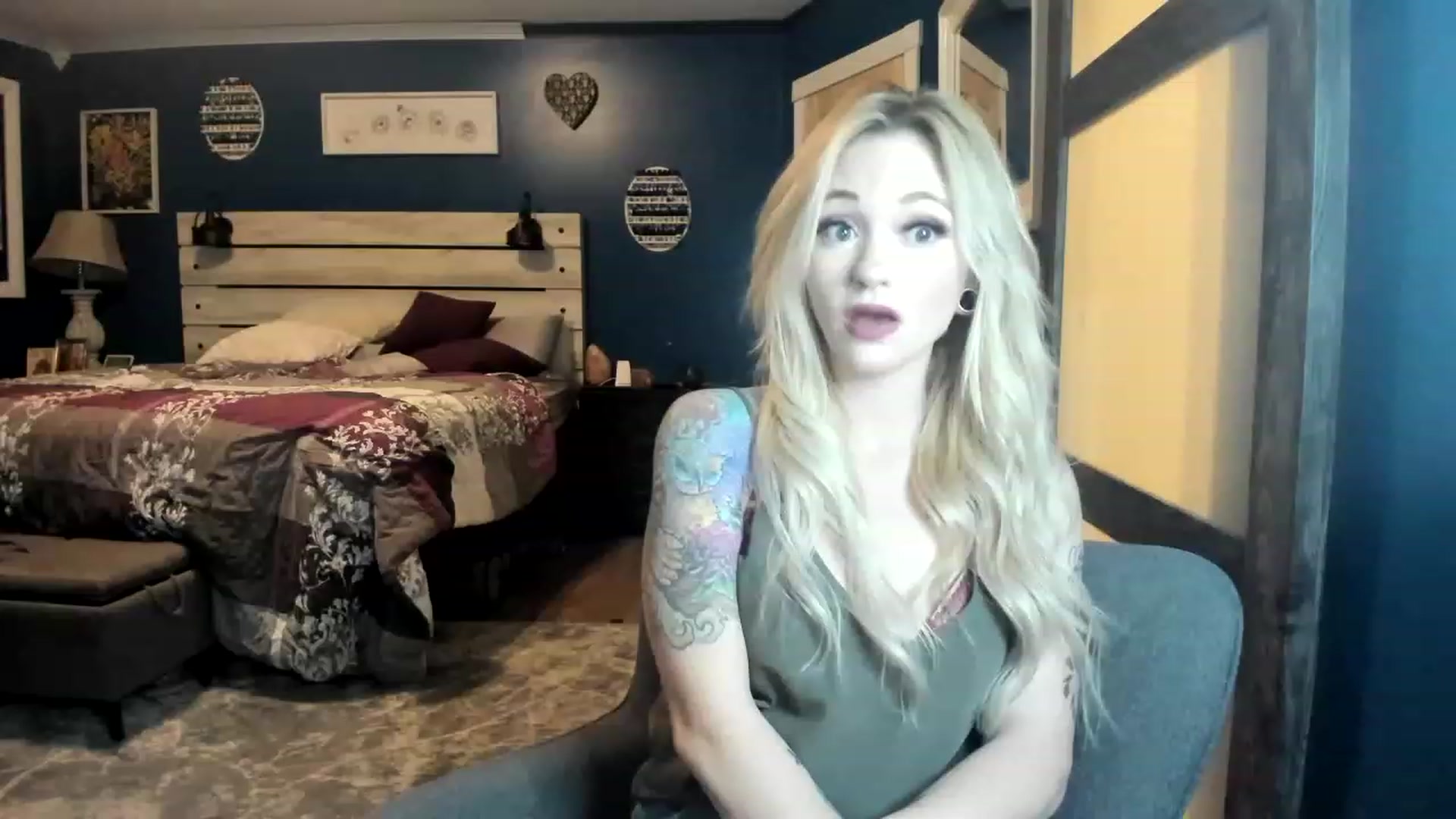 Gallery image thumbnail from AshSapphire's myfreecams stream on, 11/19/2022, 06:16 image 10 of 20