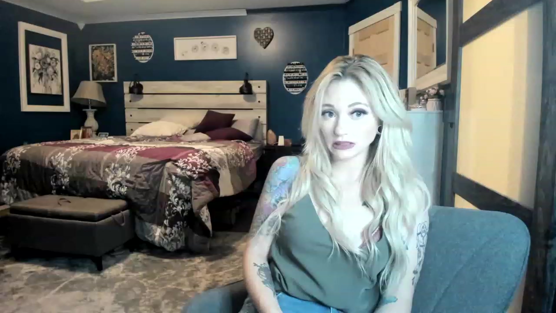 Gallery image thumbnail from AshSapphire's myfreecams stream on, 11/19/2022, 06:16 image 6 of 20
