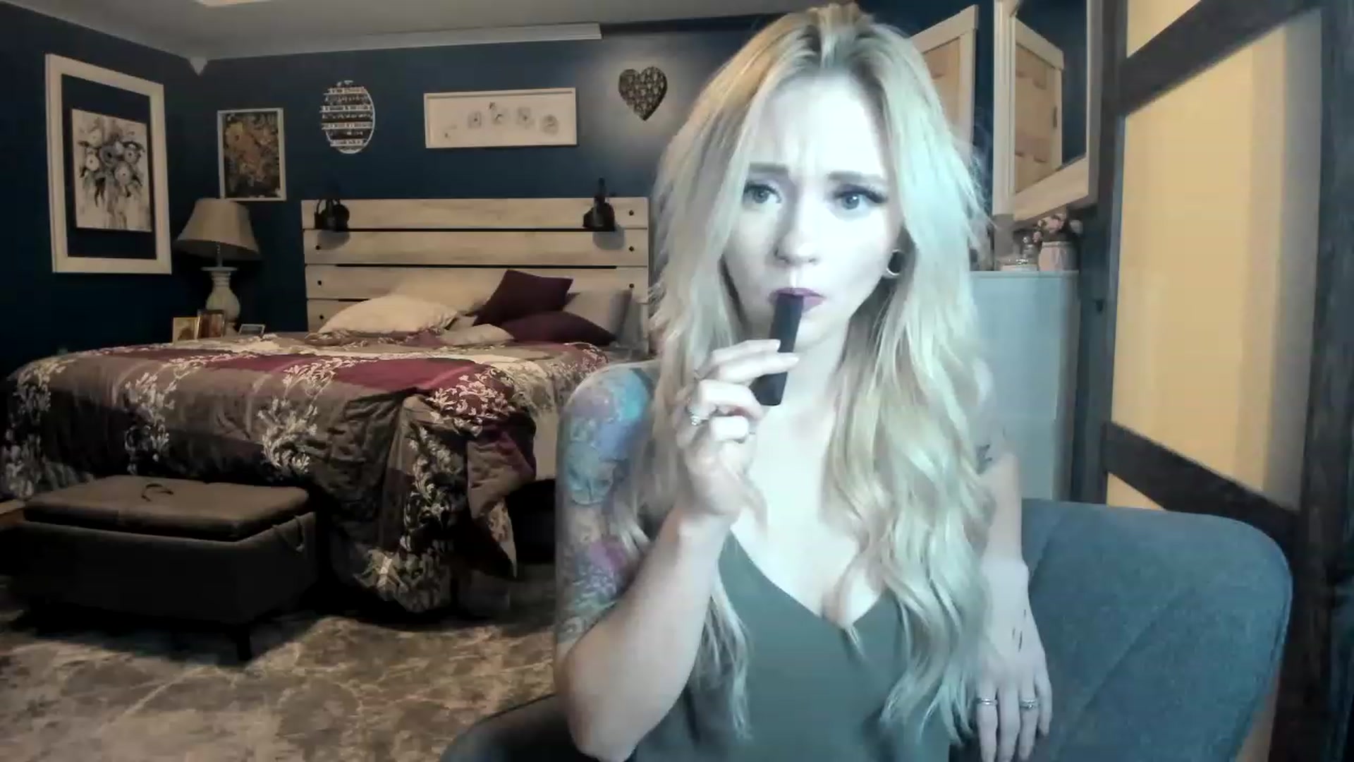 Gallery image thumbnail from AshSapphire's myfreecams stream on, 11/19/2022, 06:16 image 5 of 20