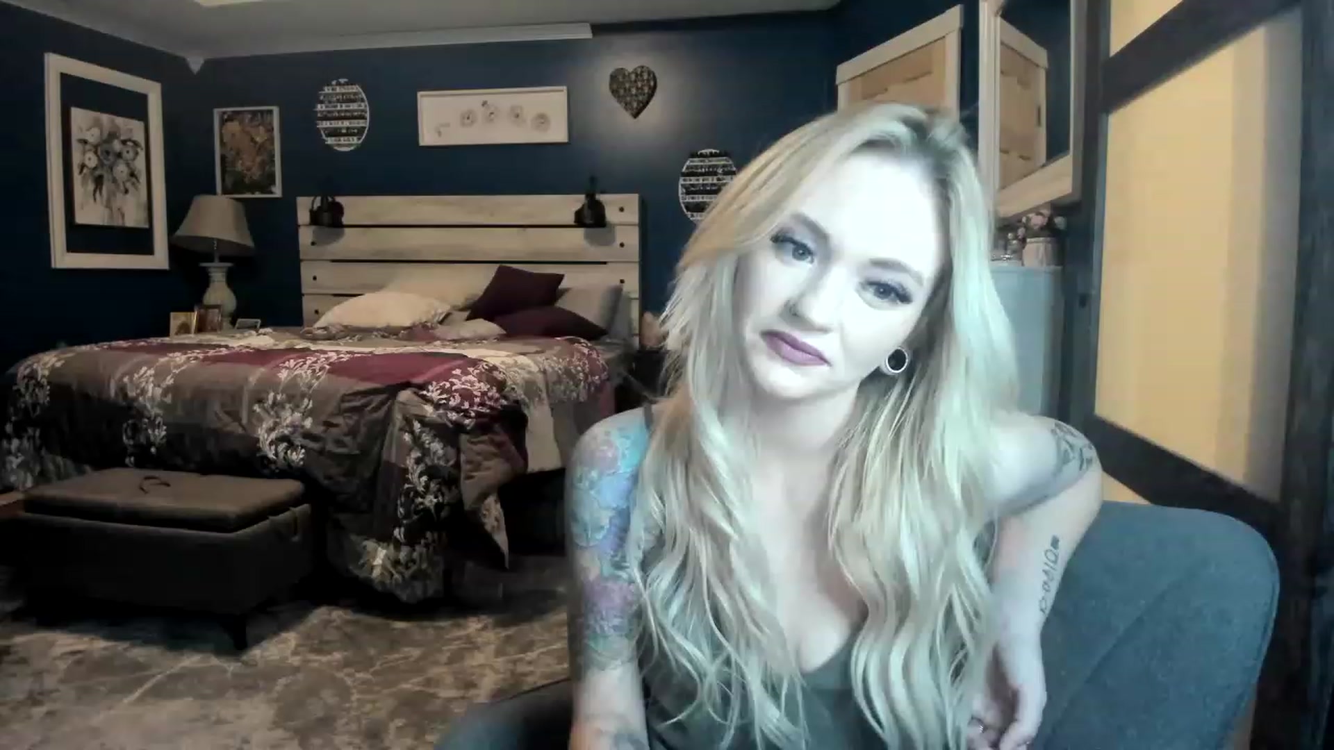 Gallery image thumbnail from AshSapphire's myfreecams stream on, 11/19/2022, 06:16 image 3 of 20