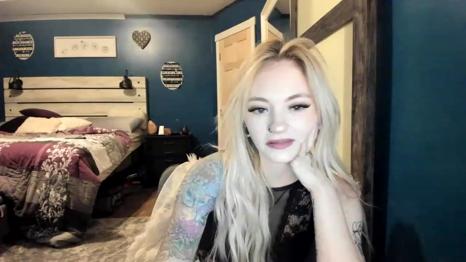 Gallery image thumbnail from AshSapphire's myfreecams stream on, 11/21/2022, 04:41 image 9 of 20