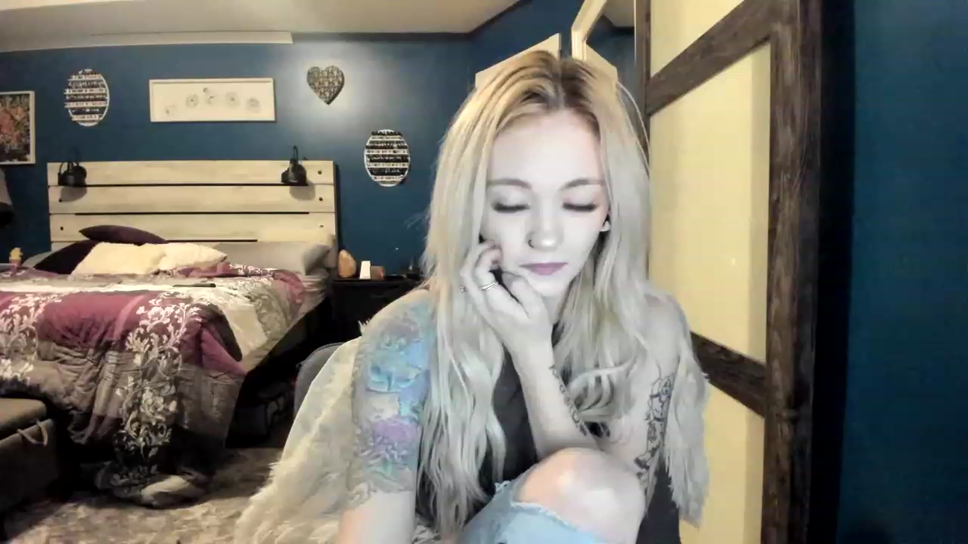 Gallery image thumbnail from AshSapphire's myfreecams stream on, 11/21/2022, 04:41 image 4 of 20