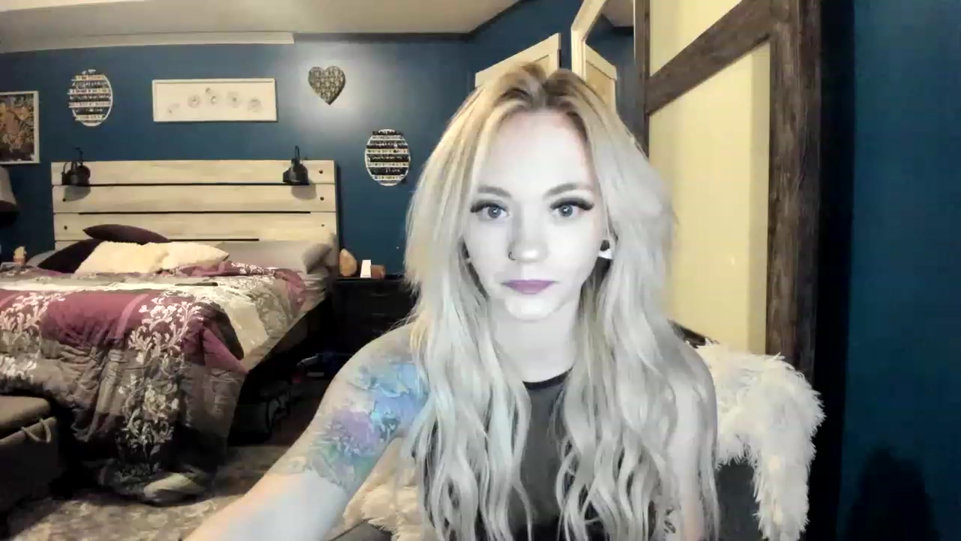Gallery image thumbnail from AshSapphire's myfreecams stream on, 11/21/2022, 04:41 image 7 of 20