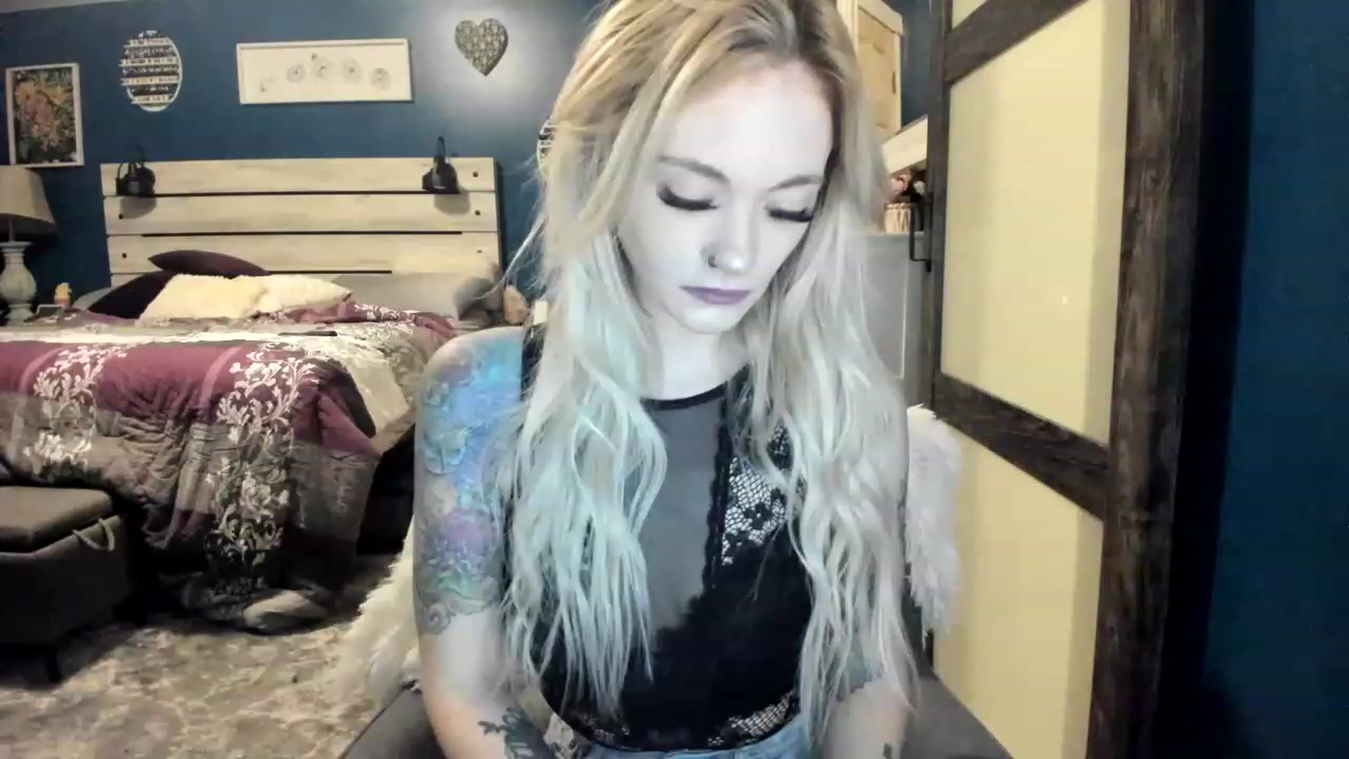 Gallery image thumbnail from AshSapphire's myfreecams stream on, 11/21/2022, 04:41 image 3 of 20