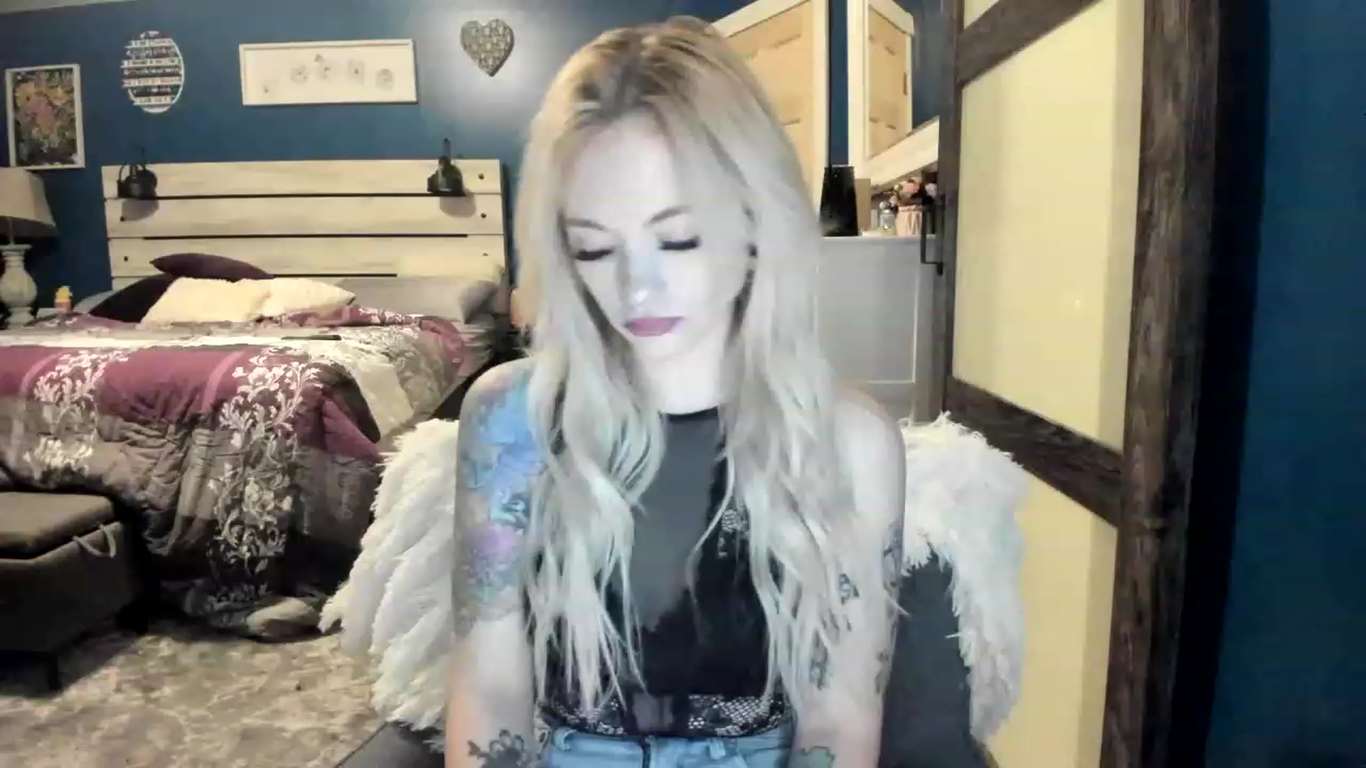 Gallery image thumbnail from AshSapphire's myfreecams stream on, 11/21/2022, 04:41 image 1 of 20