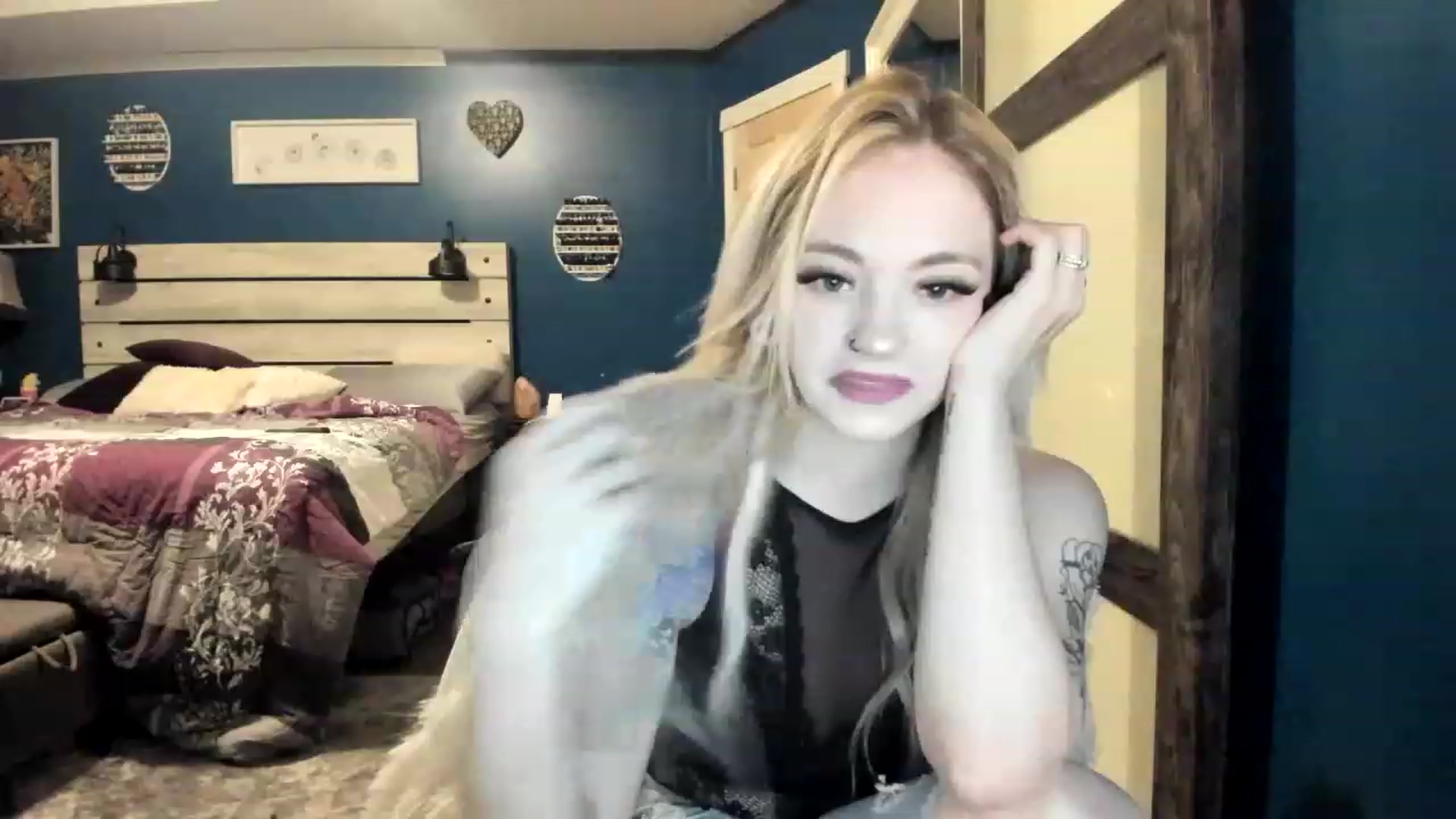 Gallery image thumbnail from AshSapphire's myfreecams stream on, 11/21/2022, 04:41 image 6 of 20