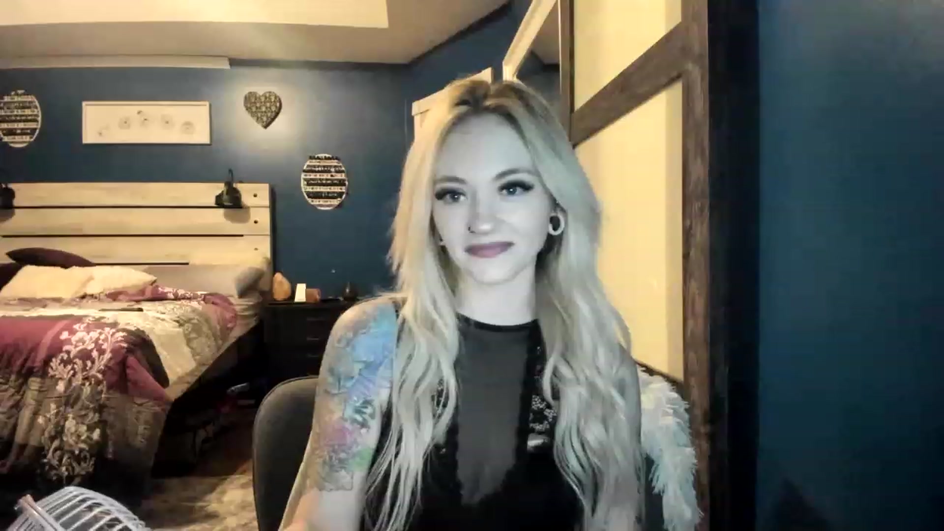 Gallery image thumbnail from AshSapphire's myfreecams stream on, 11/21/2022, 06:22 image 2 of 20